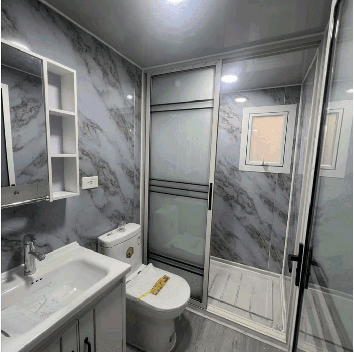 Granny Flat: Modern Bathroom